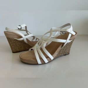 Kellie and Katie Plushin White Wedge Sandals, 6.5M, New w/Box,